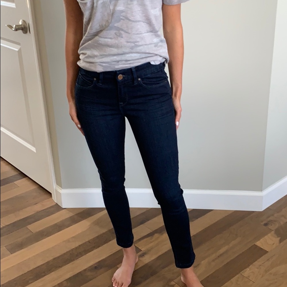 The limited Denim: Dark wash Ankle Skinny Jean